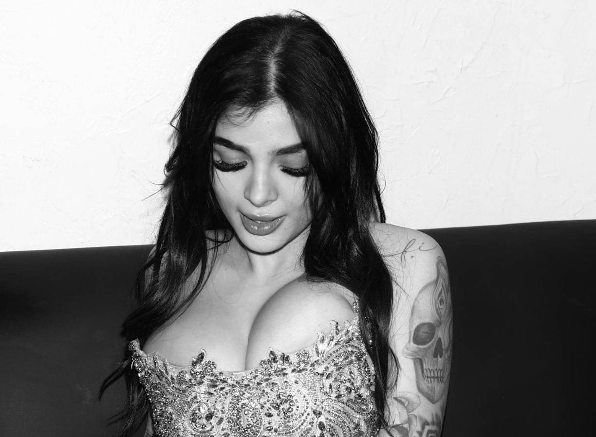 “Te cuidaré y amaré por siempre”, prometió a su bebé que viene en camino. 