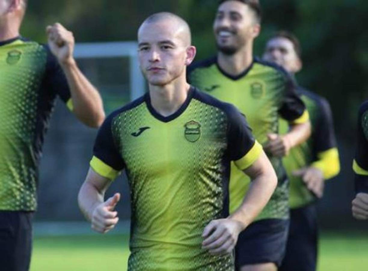 El volante hondureño-estadounidense Samuel Gómez no sigue en las filas del Real España de cara a la próxima temporada. El centrocampista se marcha sin pena ni gloria del cuadro aurinegro.