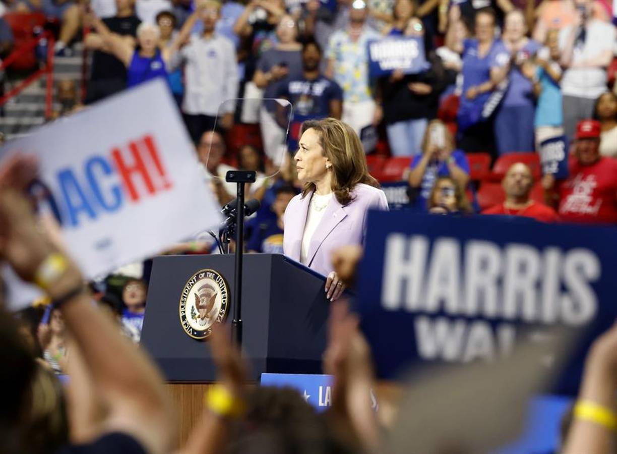 Este porcentaje refleja el voto popular; sin embargo, en Estados Unidos, la elección presidencial se decide indirectamente mediante el Colegio Electoral, que cuenta con 538 electores. Este sistema permite que un candidato pueda alcanzar la presidencia incluso si no obtiene la mayoría del voto popular.