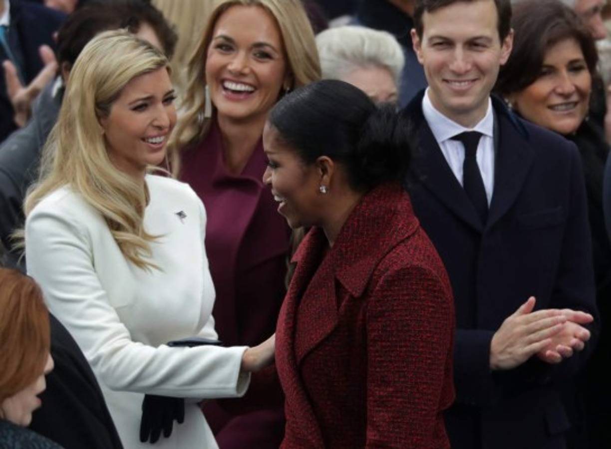 Ivanka junto a la exprimera dama Michelle Obama. <br/>