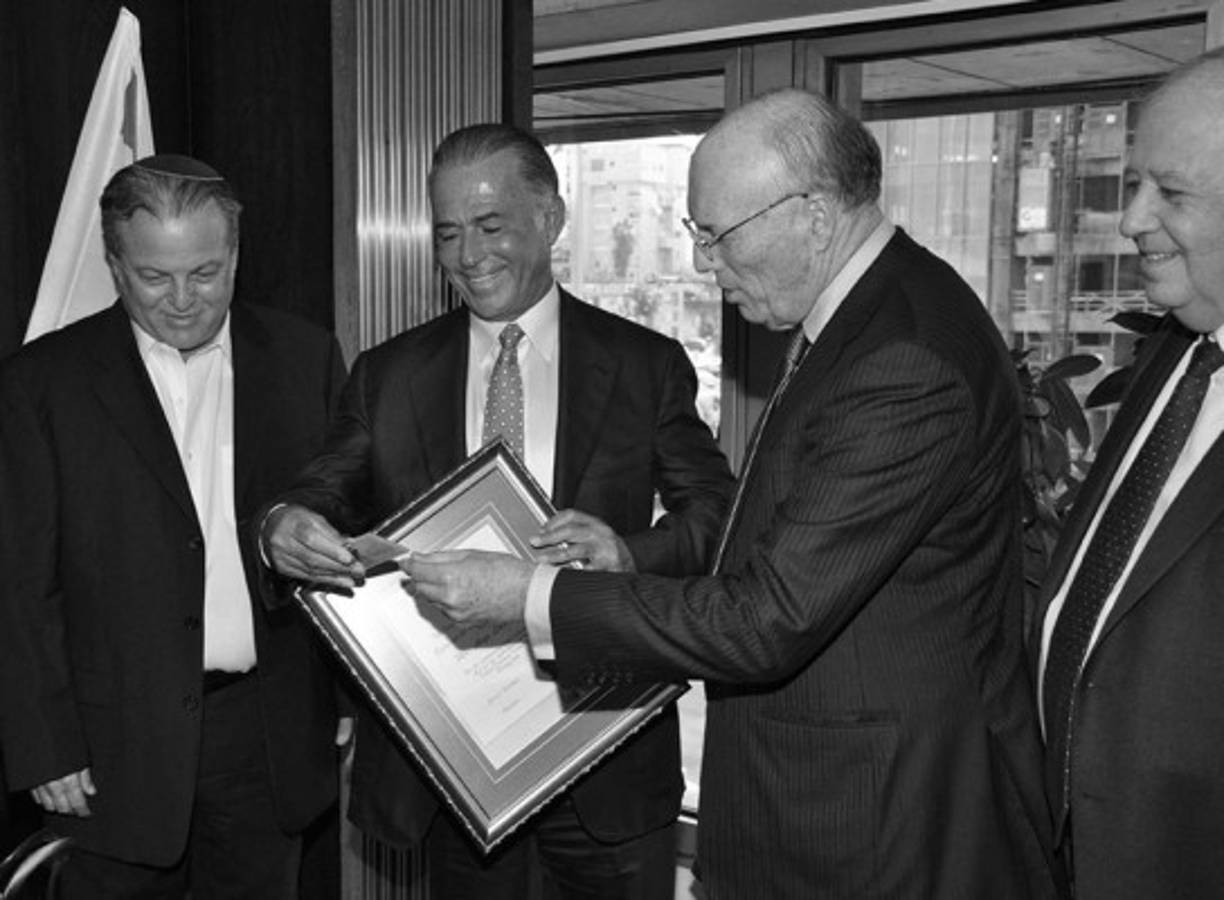 Sus operaciones globales están a la vanguardia de la industria, reconocidas en capitales de diamantes desde Mumbai a Tel Aviv y desde Hong Kong a Nueva York.