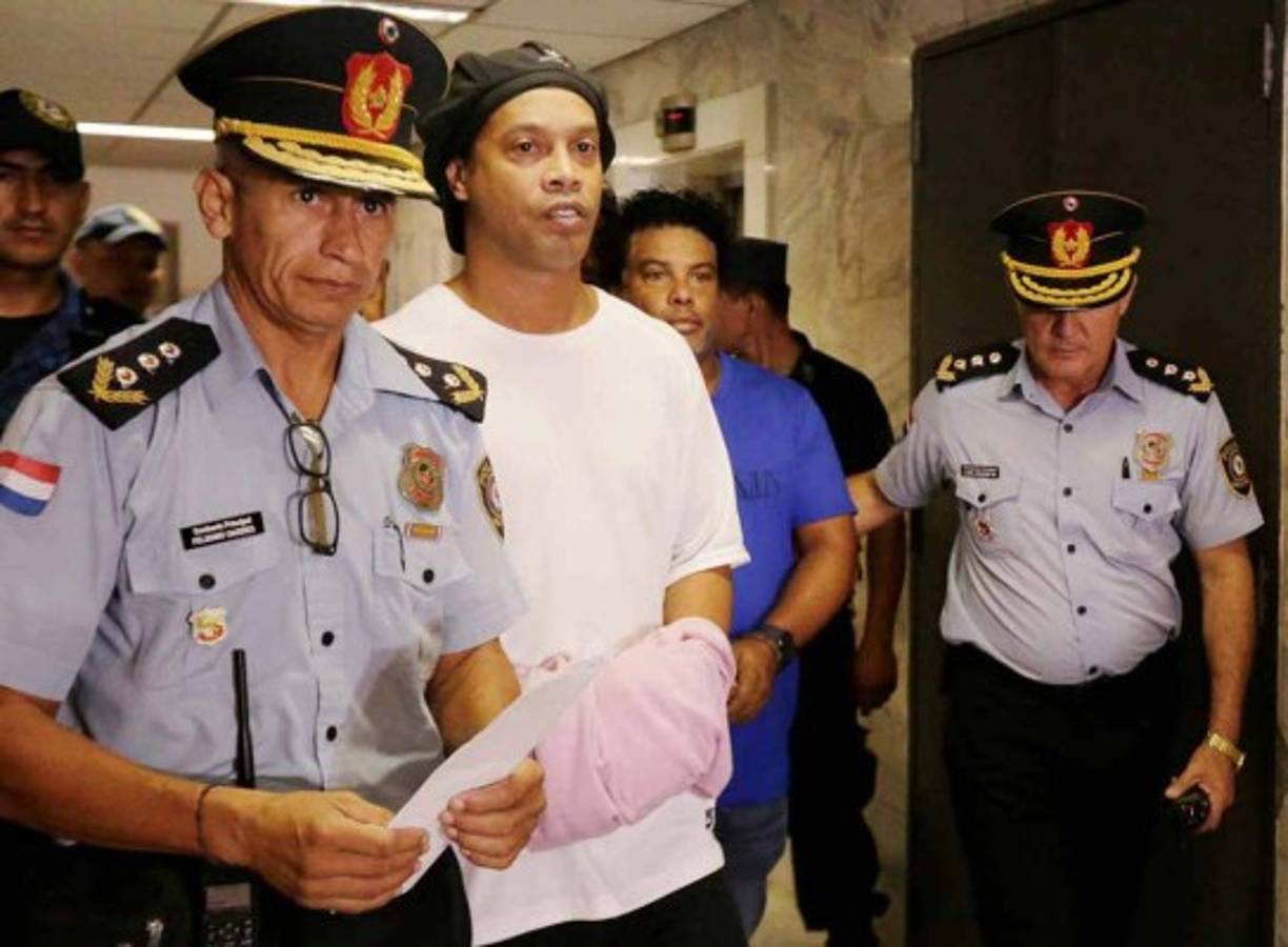 Sin embargo algunos medios guaranís han revelado que el brasileño prometió jugar en el equipo de los policías que cuidan el penal, pero esto se hará siempre y cuando no salga libre en esta semana.