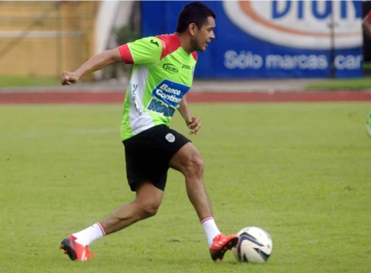 Amado Guevara le marcó con la del Marathón a Motagua.