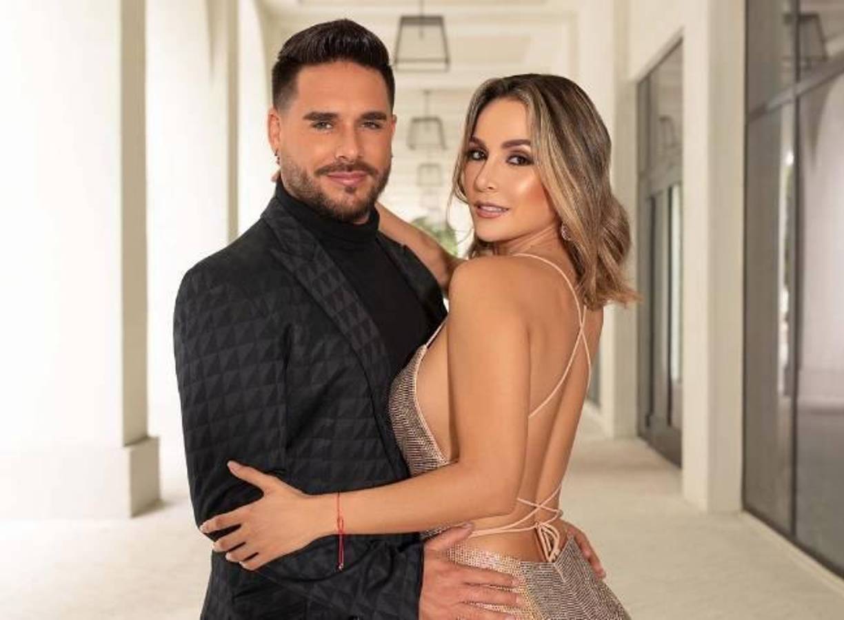 La pareja protagonizó “Niños ricos, pobres padres”, en 2009. Fue ahí donde compartieron una nueva etapa como novios y colegas a la vez. Los famosos siempre lucían hermosos juntos.