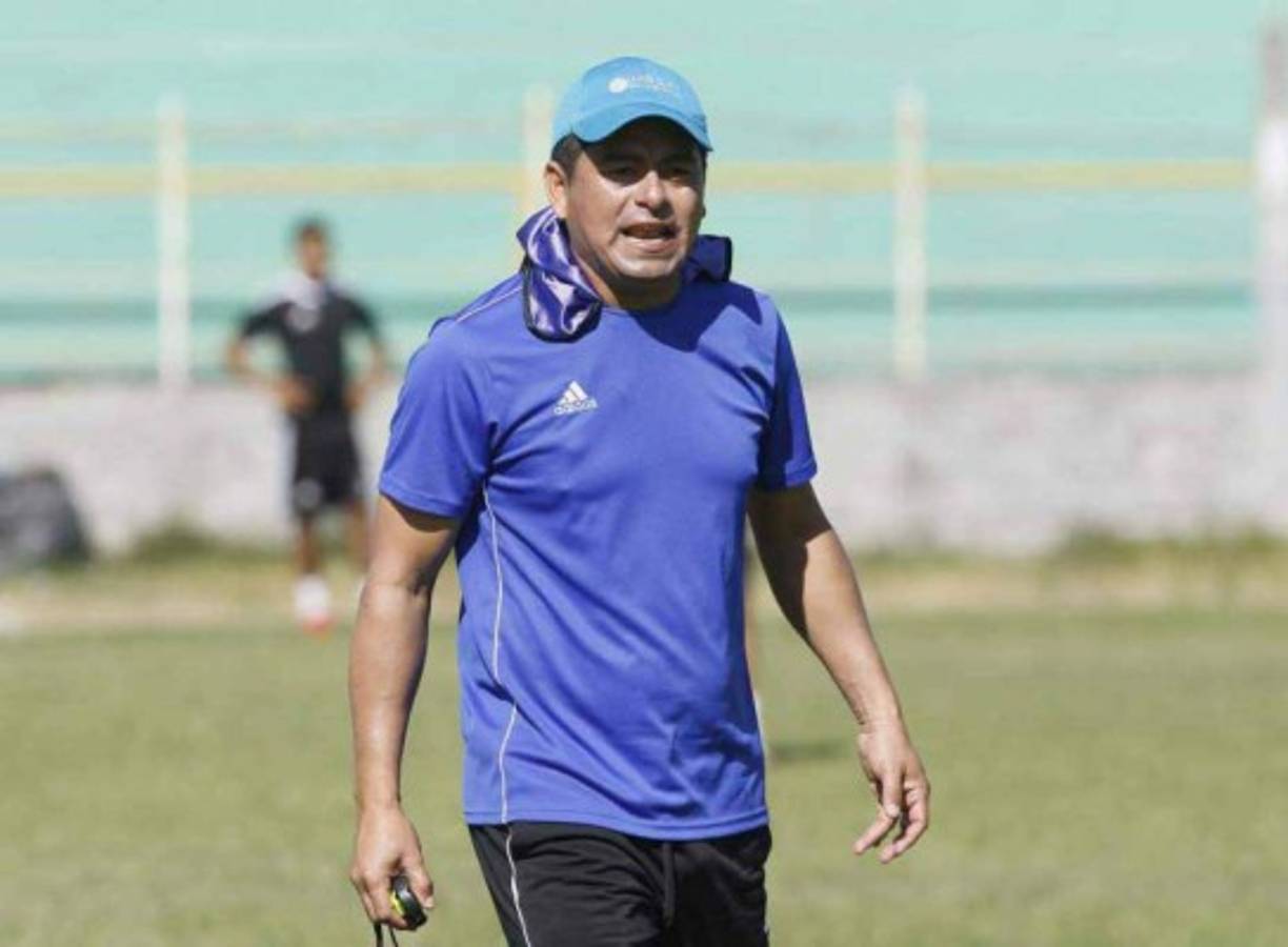 Reynaldo Tilguath: El entrenador hondureño podría salir del Santos FC y en el Juticalpa estarían interesados n ficharle para luchar por el ascenso a la Liga Nacional.