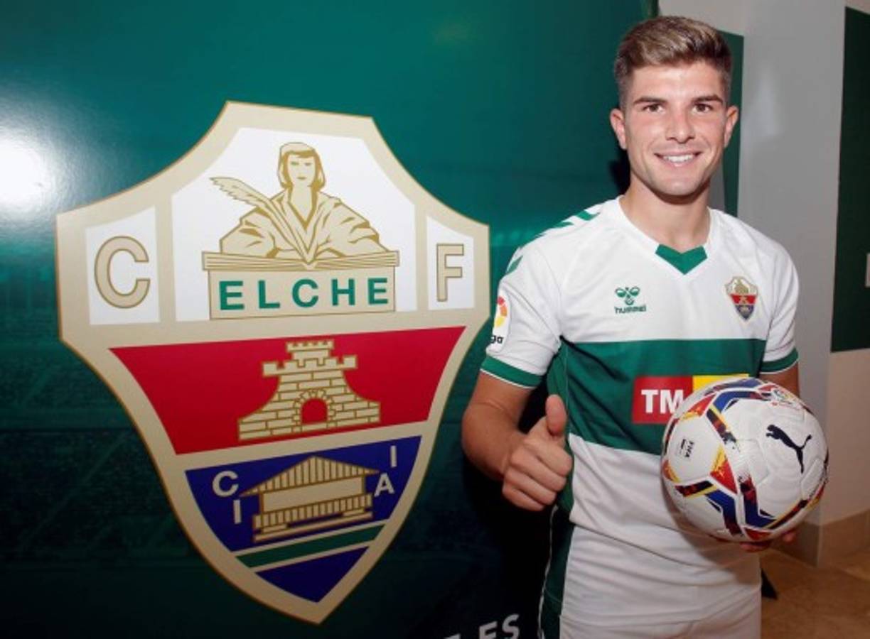 El Elche también ha presentado este martes al centrocampista español Raúl Guti, el fichaje más caro de su centenaria historia: cinco millones de euros. Una 'etiqueta' que el joven mediocentro asegura que 'no es una presión, sino un orgullo'.