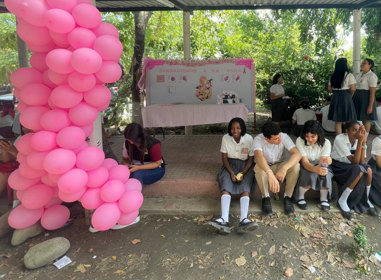 Duarante las campañas de concientización sobre los temas claves, se hizo presente el cuadro de danza de la institución para ponerle ritmo y sabor a la jornada.