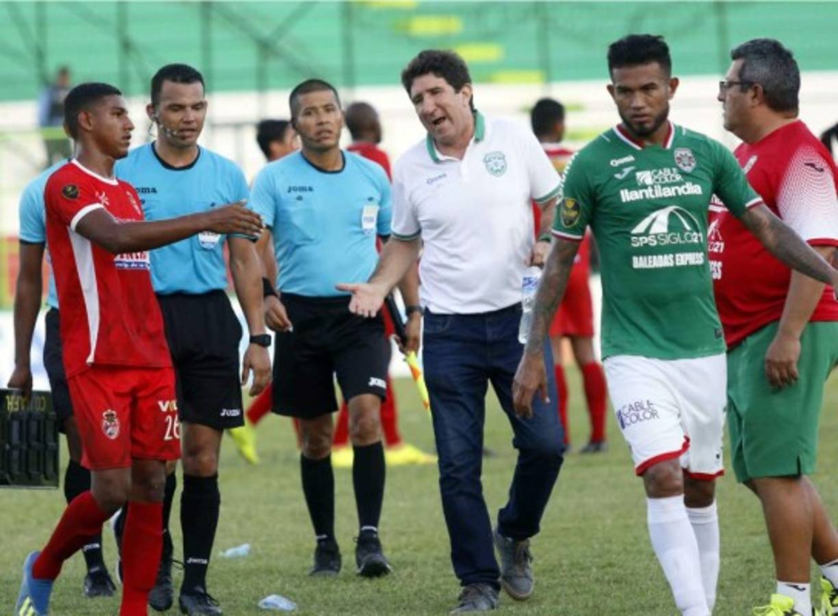 Héctor Vargas le reclamó a los árbitros al final del partido que Marathón empató 0-0 contra la Real Sociedad.