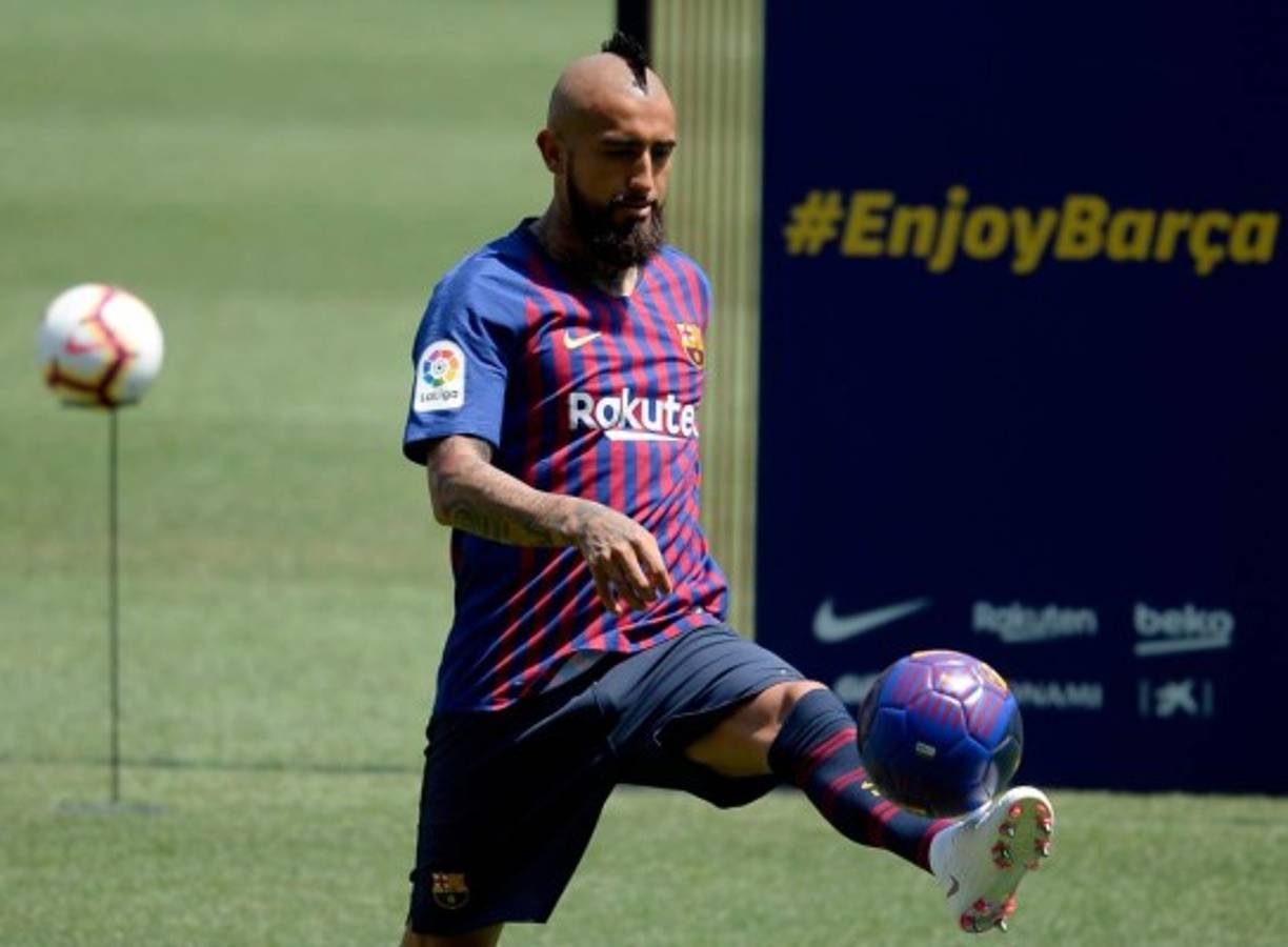 El internacional chileno Arturo Vidal aseguró este lunes estar 'feliz' tras firmar como nuevo jugador del Barcelona, al que llega dispuesto a saldar su 'cuenta pendiente' con la Liga de Campeones, un título que se le resiste.