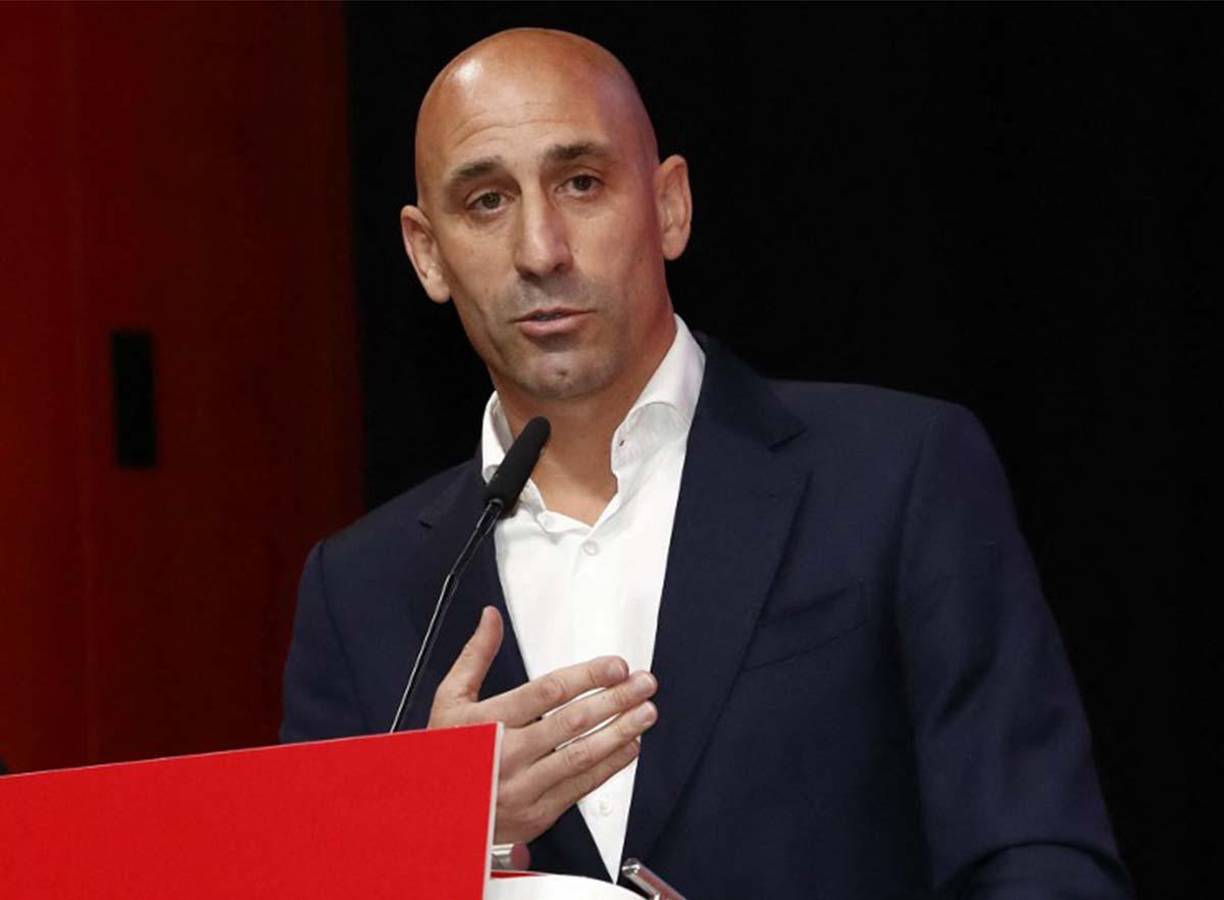 Pese al dinero que ha ingresado durante los cinco años que ha estado al frente de la RFEF, Luis Rubiales no puede seguir haciendo frente a las cuotas de la hipoteca ni quiere seguir viviendo en Madrid, motivo por el que ha puesto su ático de lujo a la venta.