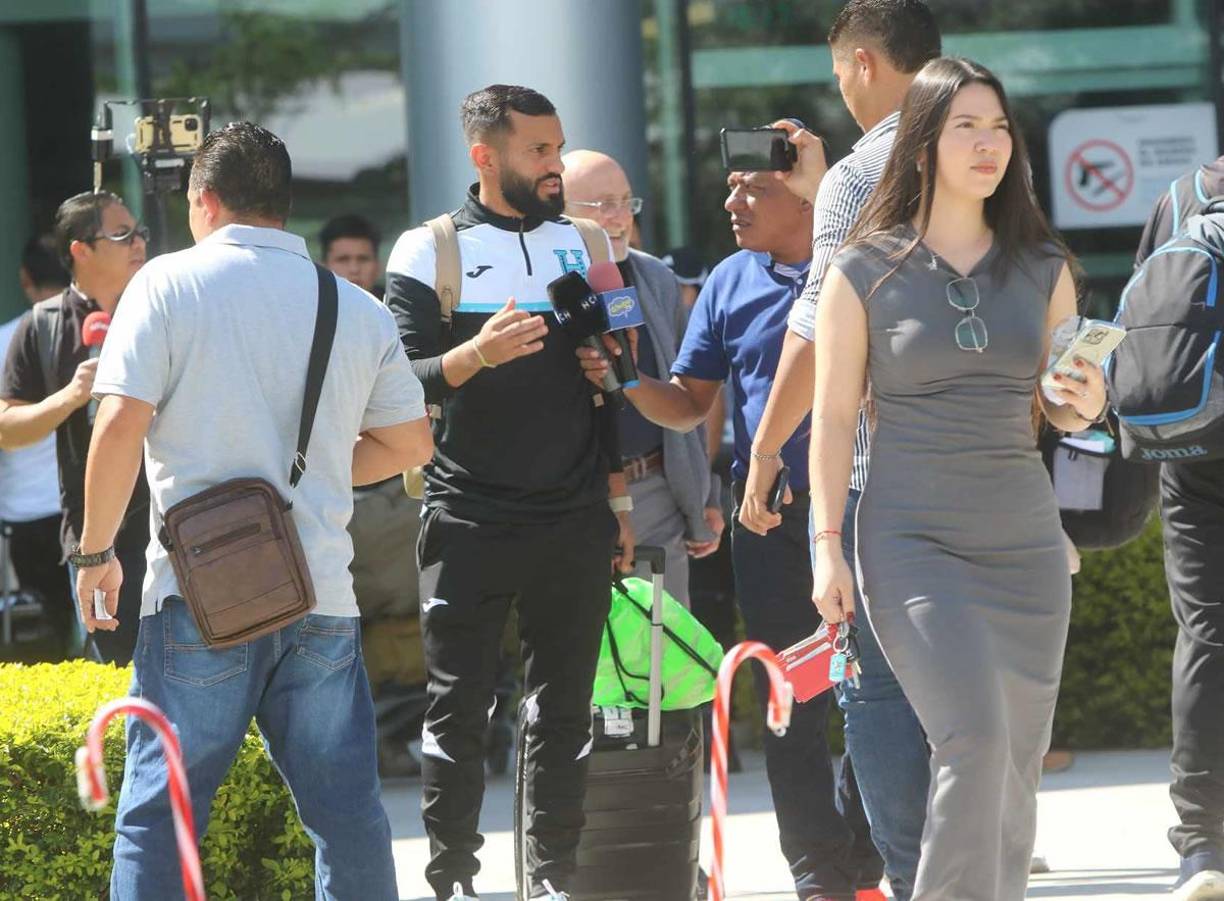 Madeline Ordóñez, esposa de Jorge Álvarez, es la hermosa chica que robó miradas en el Aeropuerto Internacional de Palmerola de Comayagua.