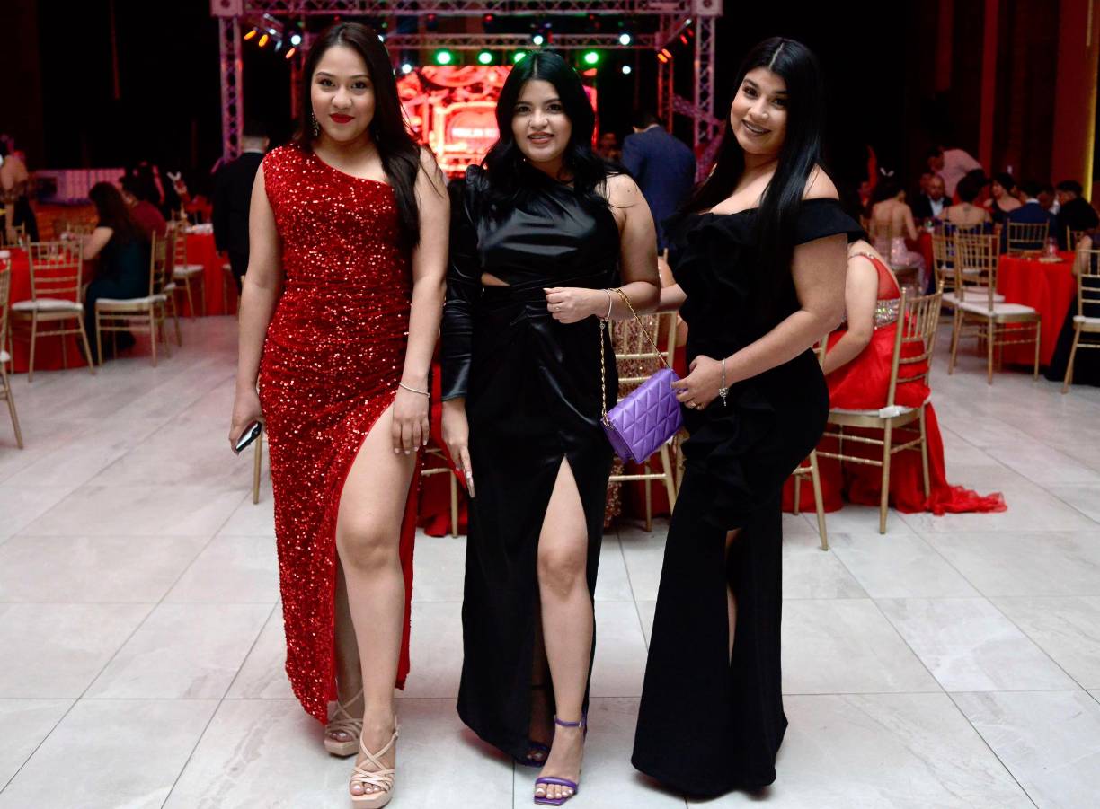 Ninoska Flores, Cecilia Fajardo y Elsy Mayes