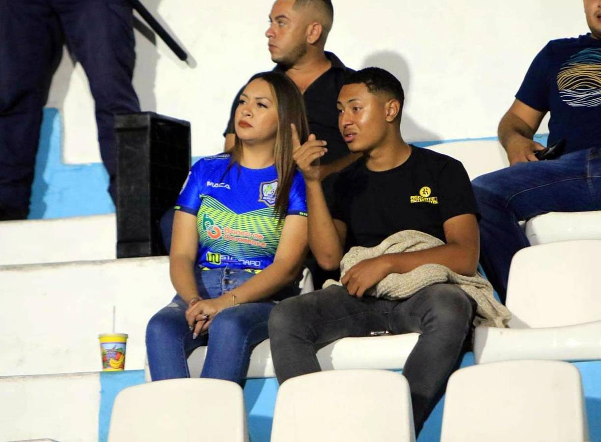 Las lindas aficionadas del Olancho FC no faltaron a la cita de su equipo que no anda bien en el torneo, pero tampoco lo dejan de lado.