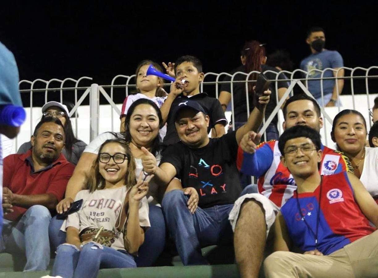 Un buen ambiente se vivió en las gradas del estadio Carlos Miranda de Comayagua.