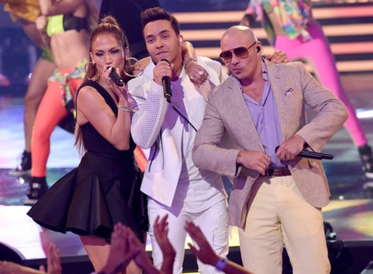 JLo junto a Prince Royce y Pitbull.