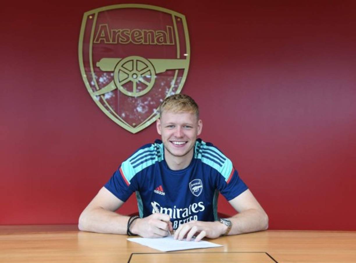 El Arsenal fichó también al guardameta británico Aaron Ramsdale procedente del Sheffield United para las próximas cinco temporadas. El club gunner pagará por el traspaso del portero de 23 años unos 35 millones de euros.