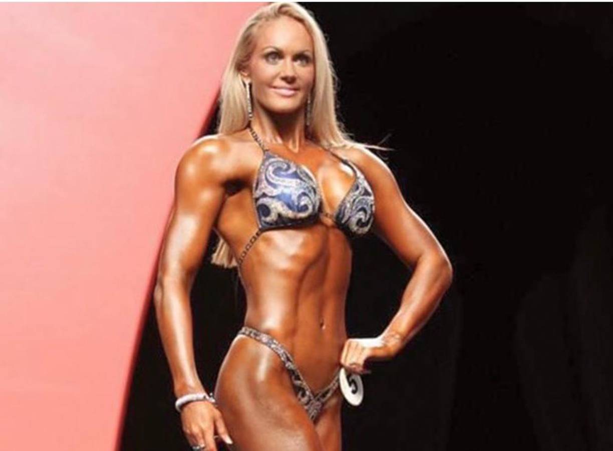 La deportista se hizo conocida internacionalmente en 2011, cuando fue la primera mujer de Nueva Zelanda en clasificar para el evento de culturismo <b>Figure Olympia</b>.