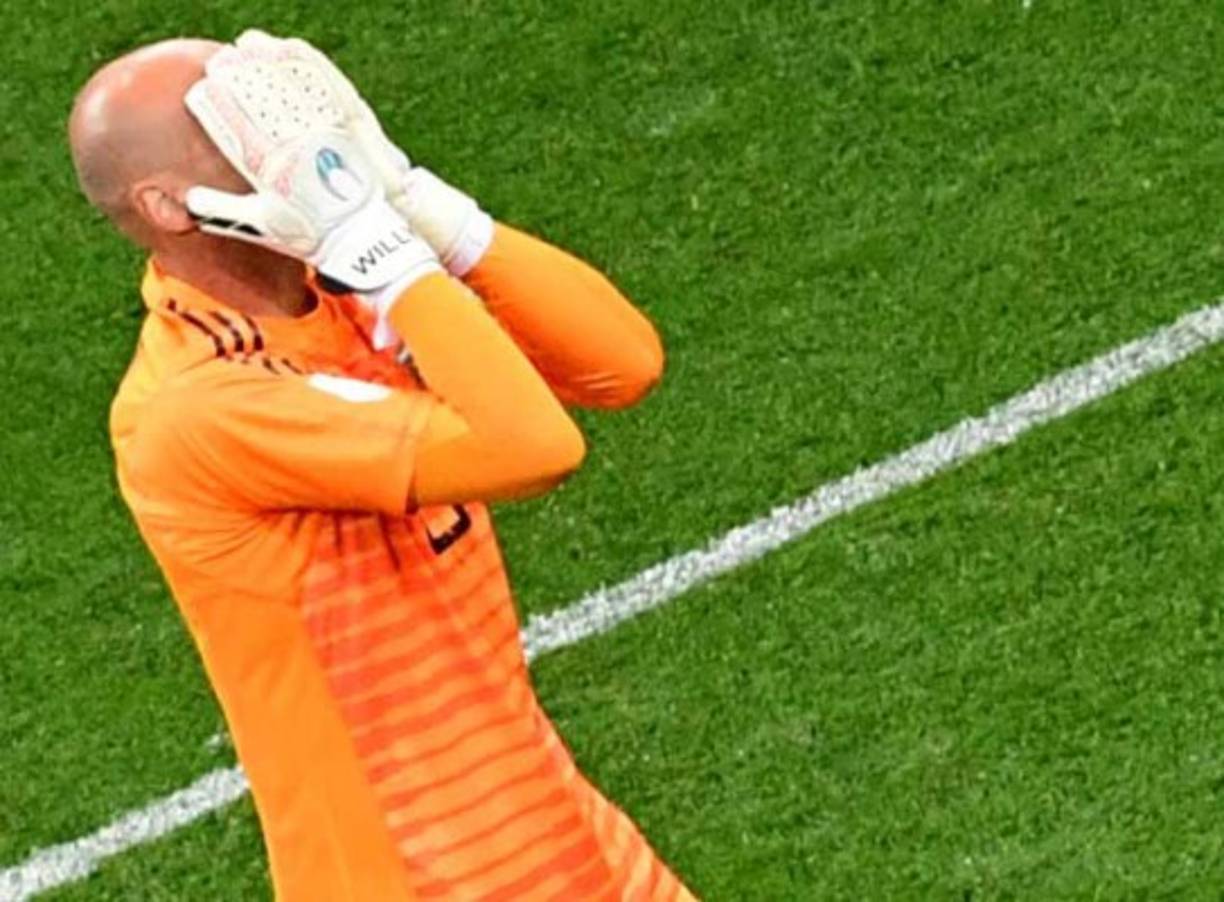 Willy Caballero: El portero cometió un blooper en la goleada de 3-0 ante Croacia por lo que en esta ocasión no será de la partida ante Nigeria. El arquero se encuentra destrozado por las críticas.