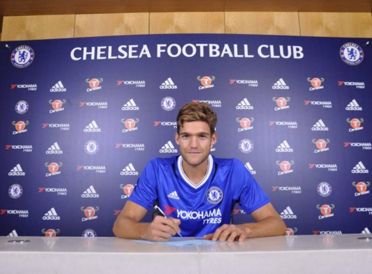 El español Marcos Alonso es nuevo jugador del Chelsea. Refuerzo defensivo viene de la Fiorentina.