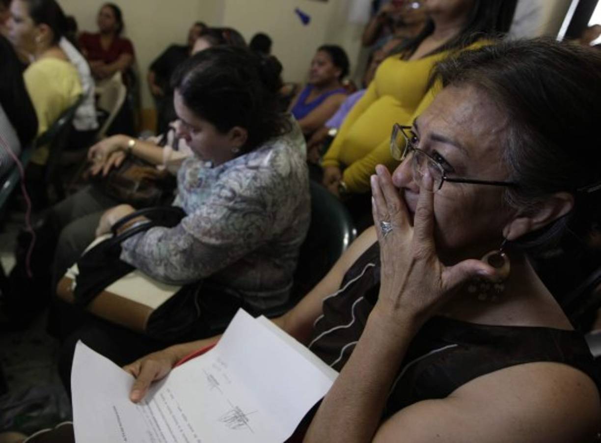 'Vamos a engrosar las filas de desempleo en el país, es indignante porque nos han tratado como delincuentes, es muy injusto', dijo Zoila Marroquín.