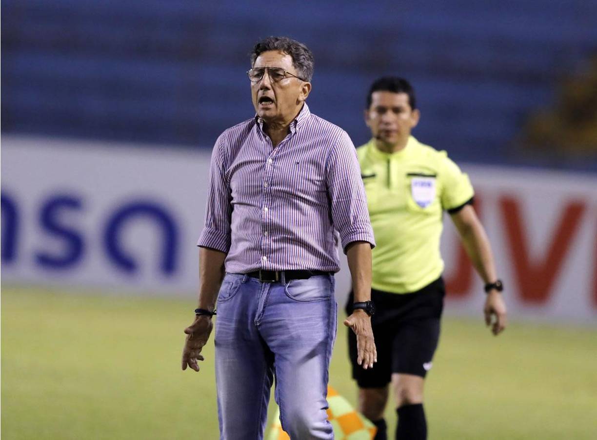Salomón Nazar vivió con mucha intensidad el Clásico y celebró la victoria importante.