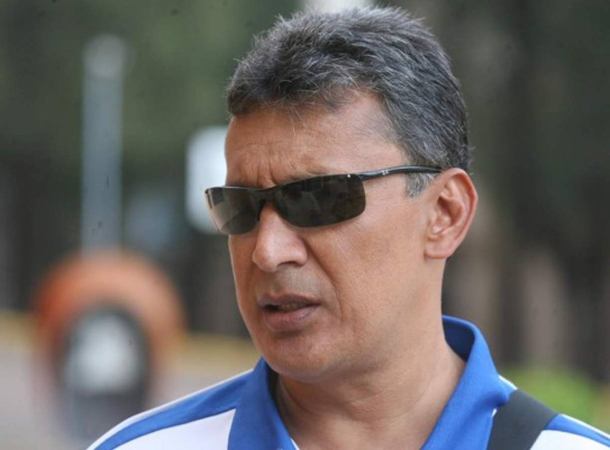 El técnico Javier Padilla se jugaría el puesto esta semana frente a Platense en Puerto Cortés y Juticalpa FC en Olancho, insinuó a LA PRENSA Gerardo Martínez, presidente del club Real de Minas. El directivo de los mineros, que no han podido sumar en tres jornadas, aseguró que él y su junta directiva ven con mucha preocupación el mal arranque de torneo tras tres fechas en el Apertura 2018-2019 de Liga Nacional. “Estamos muy preocupados. El comienzo del torneo no ha sido lo que nosotros pretendíamos, esperamos que el equipo levante su nivel. Es muy preocupante la situación”, comentó.