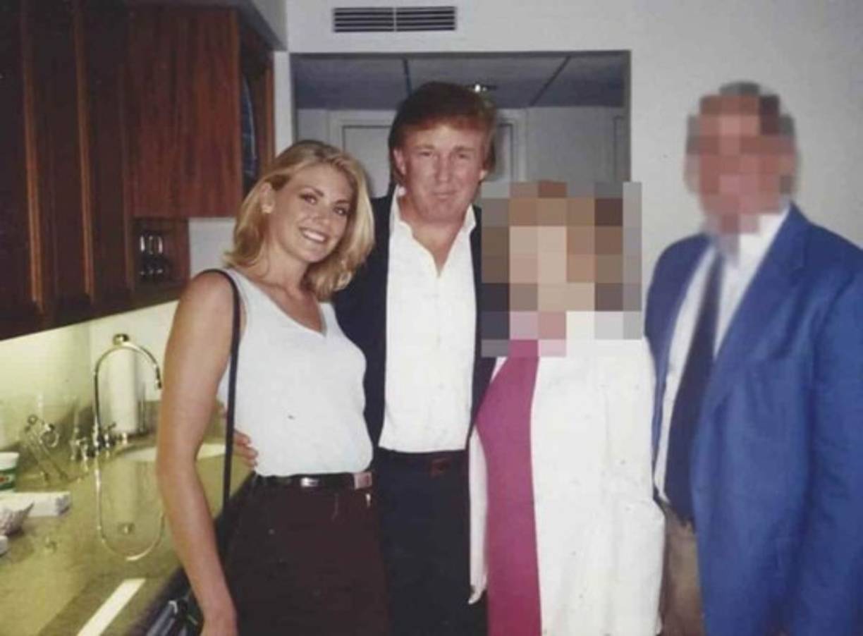 'Me metió la lengua en la garganta mientras lo rechazaba. Entonces me apretó más, puso sus manos sobre mi trasero, mis pechos, mi espalda, todo', dijo Dorris, añadiendo que le había pedido a Trump que parara.