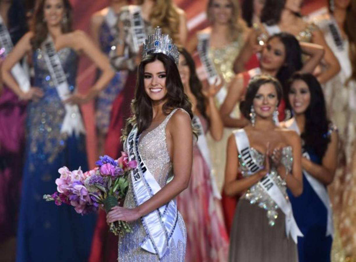 La bellísima modelo Paulina Vega, de 22 años, se ha convertido en la segunda colombiana en conquistar el título de Miss Universo en la gran gala celebrada esta noche en la Universidad Internacional de Florida (FIU), situada en el área metropolitana de Miami (EE.UU.).