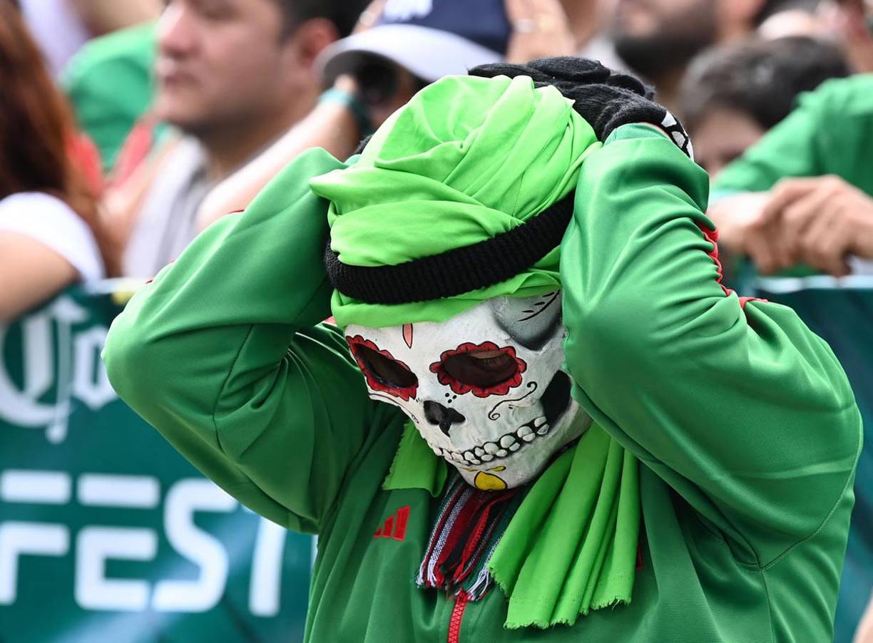 Este aficionado mexicano se lamenta por la eliminación del Tricolor en el Mundial de Qatar 2022.