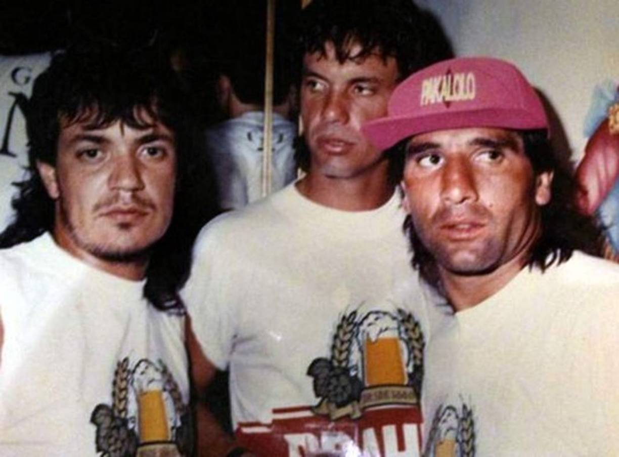 Después de un tiempo sin jugar debía emigrar a otro equipo para no levantar sospechas. Gracias a su personalidad, forjó nuevos contactos, uno de ellos fue Renato Gaúcho, ex jugador de la Roma y la Selección de Brasil, que lo terminó llevando al Flamengo. En la imagen aparacen de izquierda a derecha, Carlos Káiser, Renato Gaúcho y Luis Tofoli 'Gaúcho', en los carnavales de Río de Janeiro.