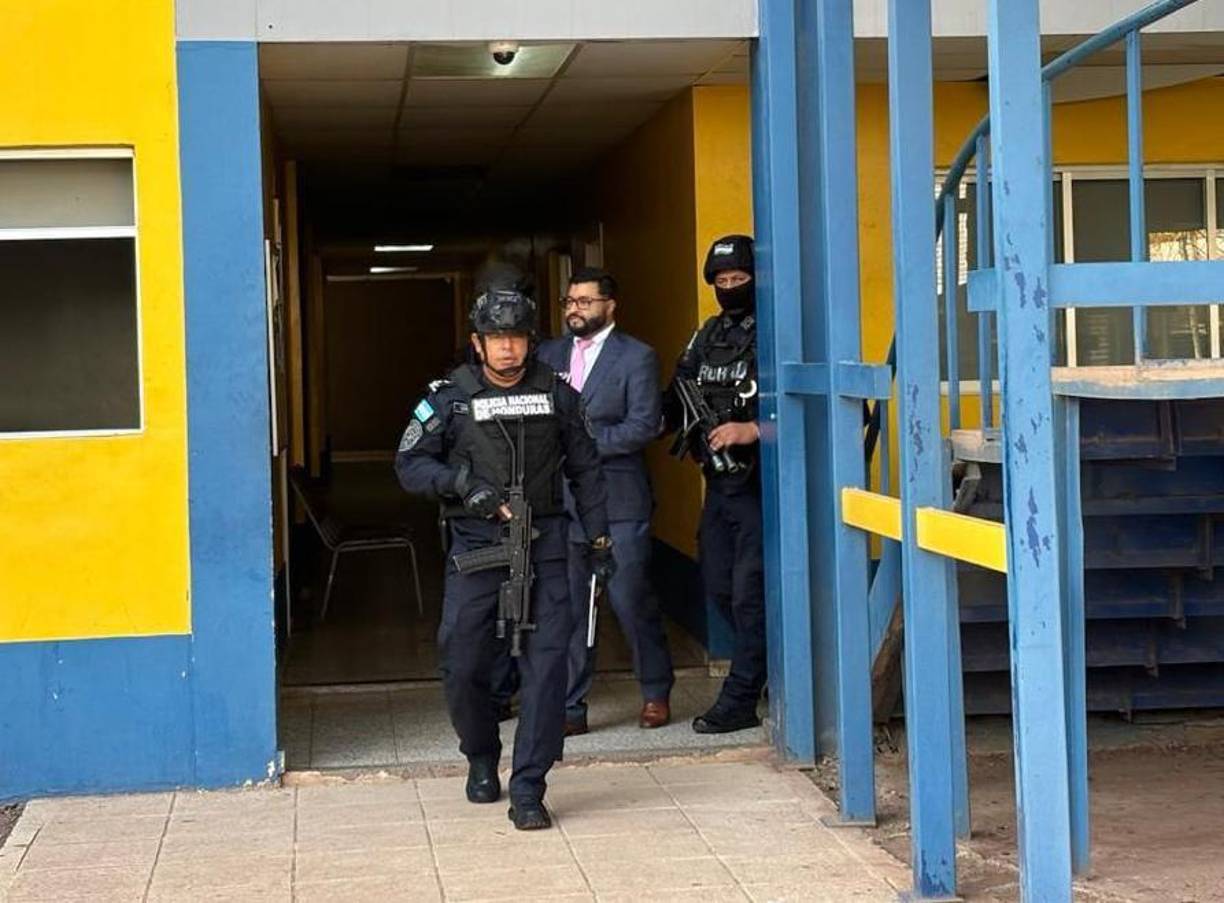 Añadió que se trata de mensajes donde se confirma la participación de Vallecillo, el seguimiento que le dieron los agentes de la Agencia Técnica de Investigación Criminal (Atic), los testigos protegidos, entre otras pruebas.