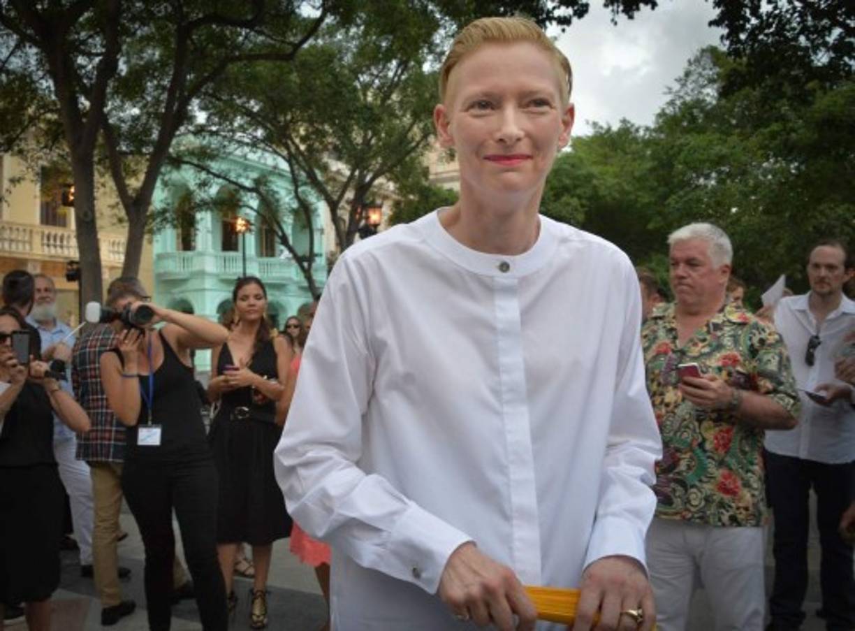 La actriz Tilda Swinton en primera fila.