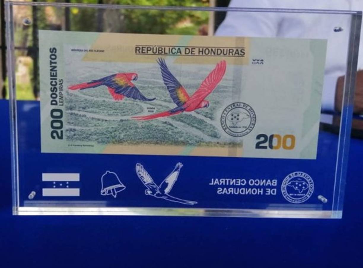 'Este billete contiene además una serie de medidas de seguridad que generarán confianza en la población, desde el momento que inicie su circulación en septiembre de este año”, subrayó Espinoza.