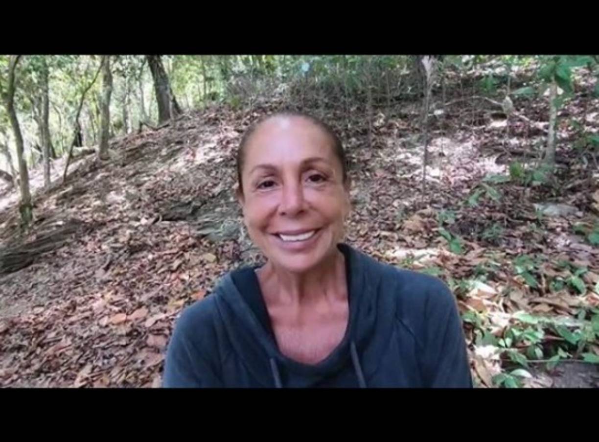 Debido a esto, unos usuarios se dieron la tarea de filtrar una foto del pasado de la cantante donde se ve con un aspecto terrible.