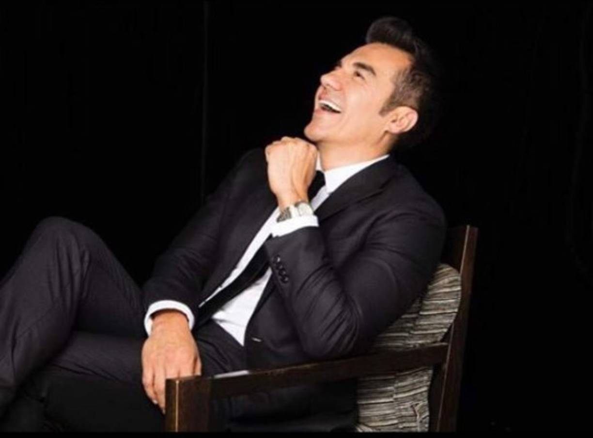 Uribe siempre ha intentado mantener su vida privada alejada del foco público, sin embargo, los paparazzi los captaron con la nueva mujer que le habría robado el corazón.