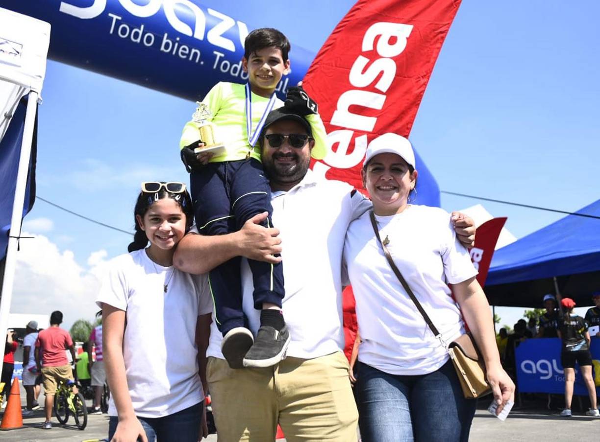 Fotos: Las premiaciones de los ganadores de la Vuelta Ciclística de LA PRENSA 2024