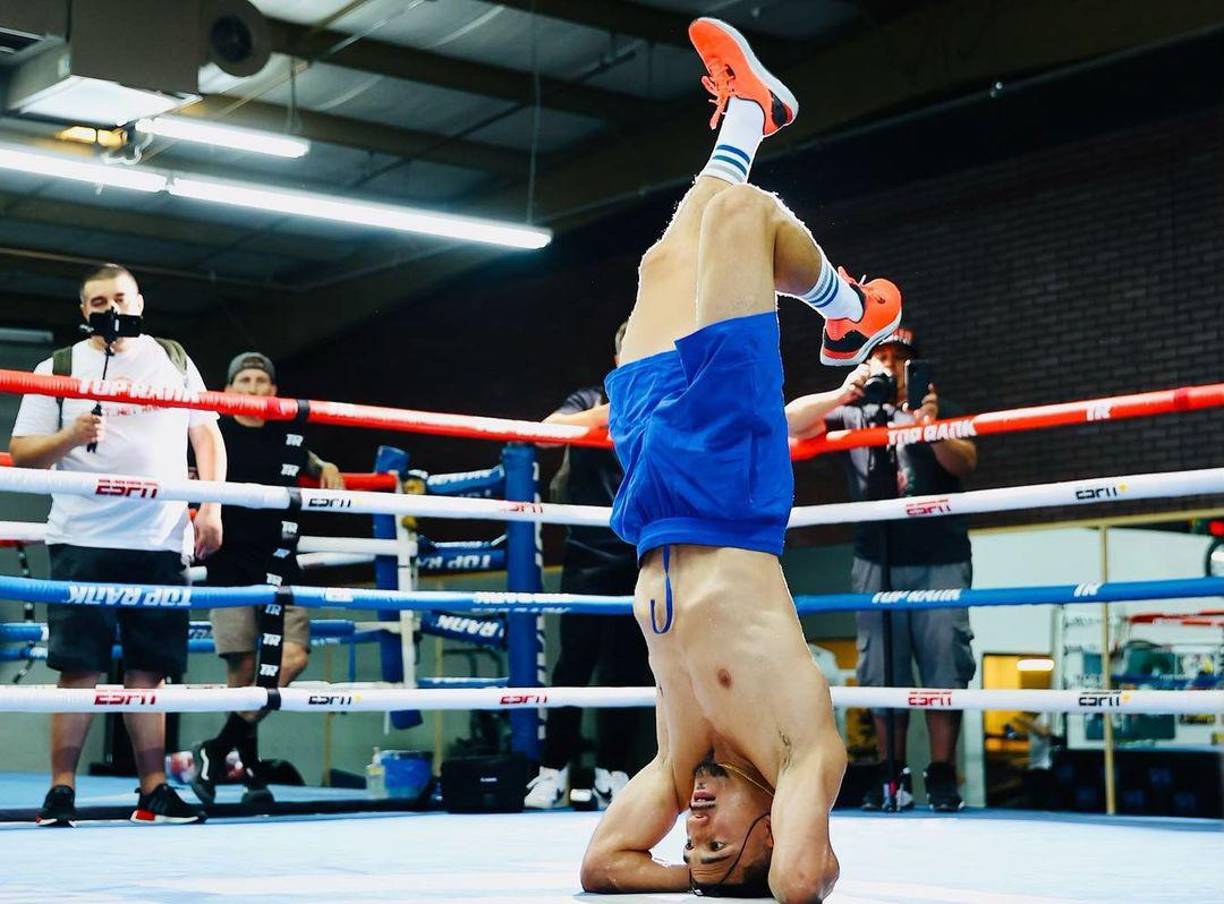 Tras vencer al escocés Josh Taylor el pasado sábado y coronarse como campeón mundial de peso superligero de la Organización Mundial de Boxeo (OMB), el pugilista catracho sorprendió al informar que no seguirá en los cuadriláteros.