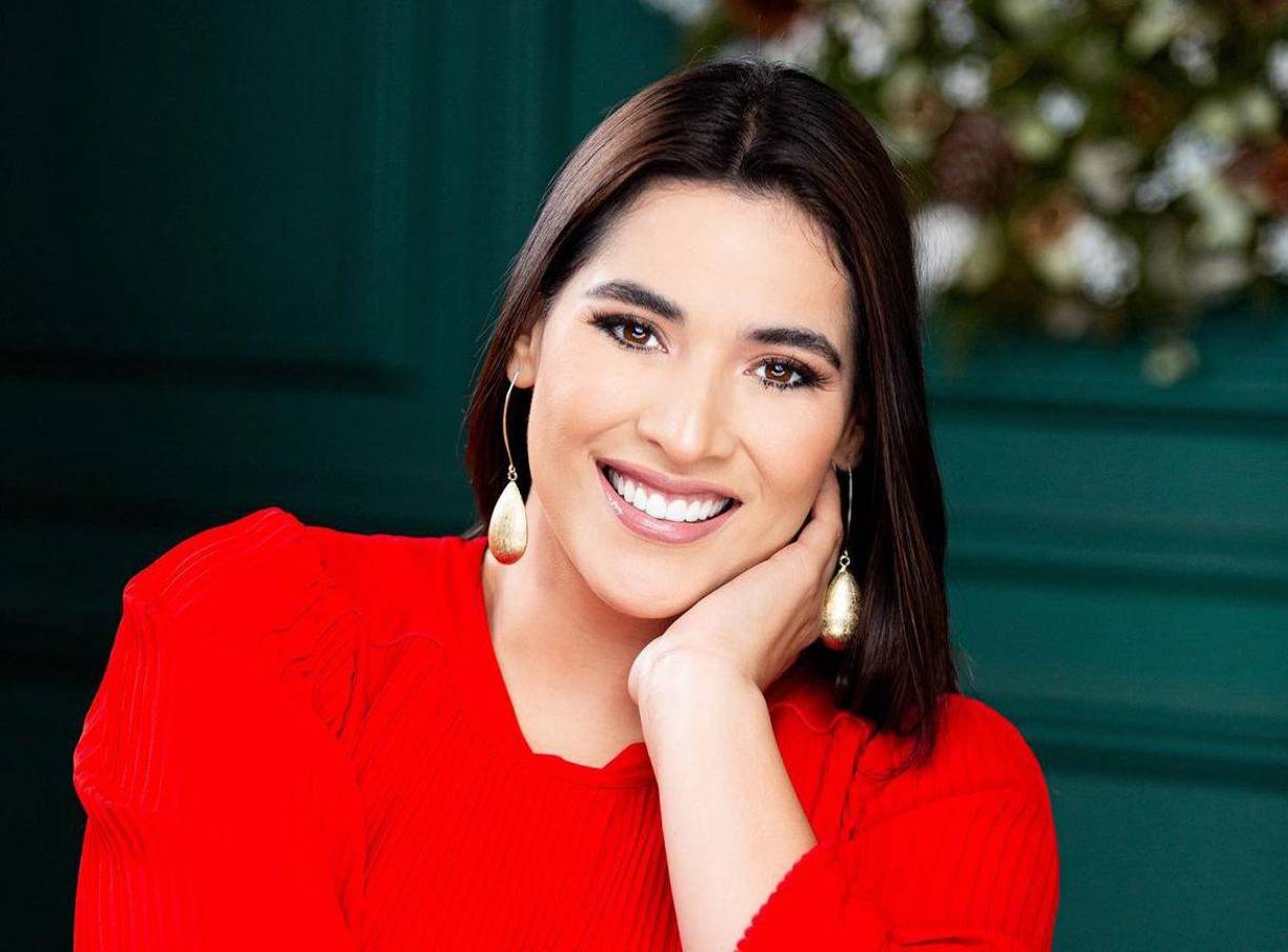 La periodista, a través de su cuenta de Instagram, escribió: “Amando este 18/08/24, un día lleno de emociones”. 