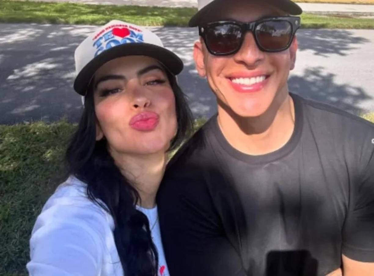 Aún se desconoce el motivo exacto de la separación, solo se sabe que Mireddys le pidió el divorcio a Daddy Yankee. Además, vincularon al boricua con la modelo Jéssica Cediel, con quien aseguran que le fue infiel a su exesposa, pero no es más que un rumor, por el momento. 