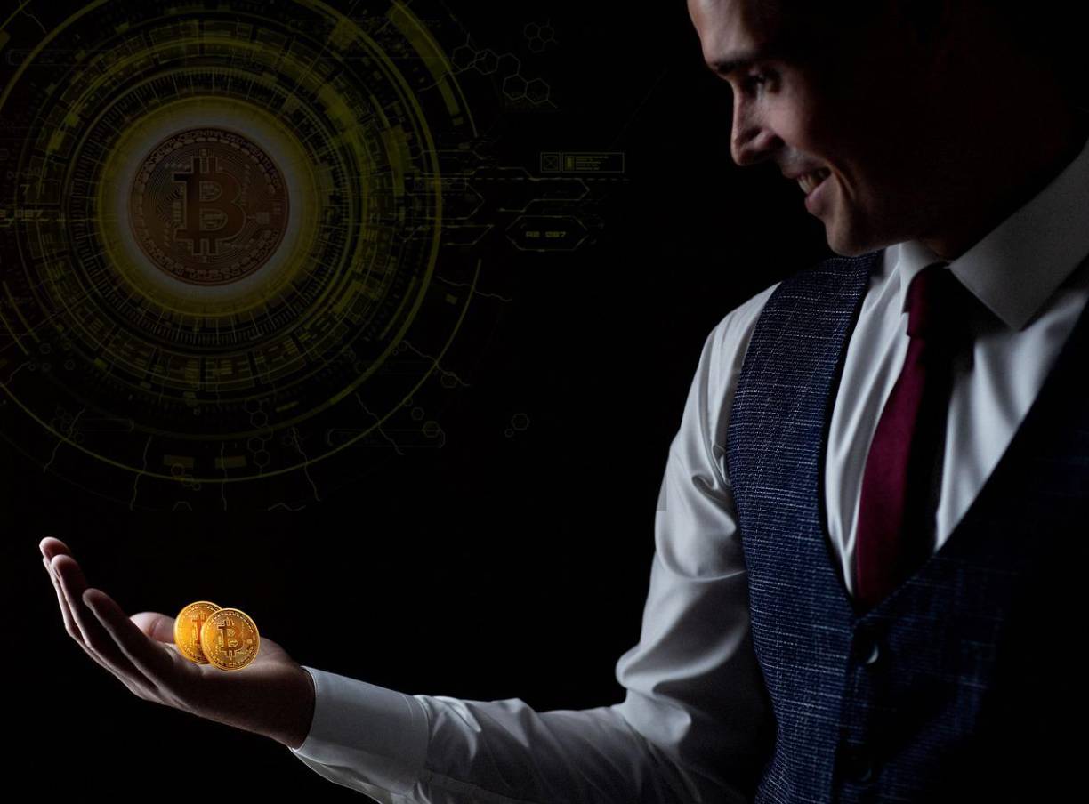 7. Estar atento al mercado El precio de Bitcoin es muy volátil. Puede subir o bajar drásticamente en cuestión de horas. Por eso, es importante informarte constantemente sobre el mercado y las tendencias globales que podrían afectar su valor.