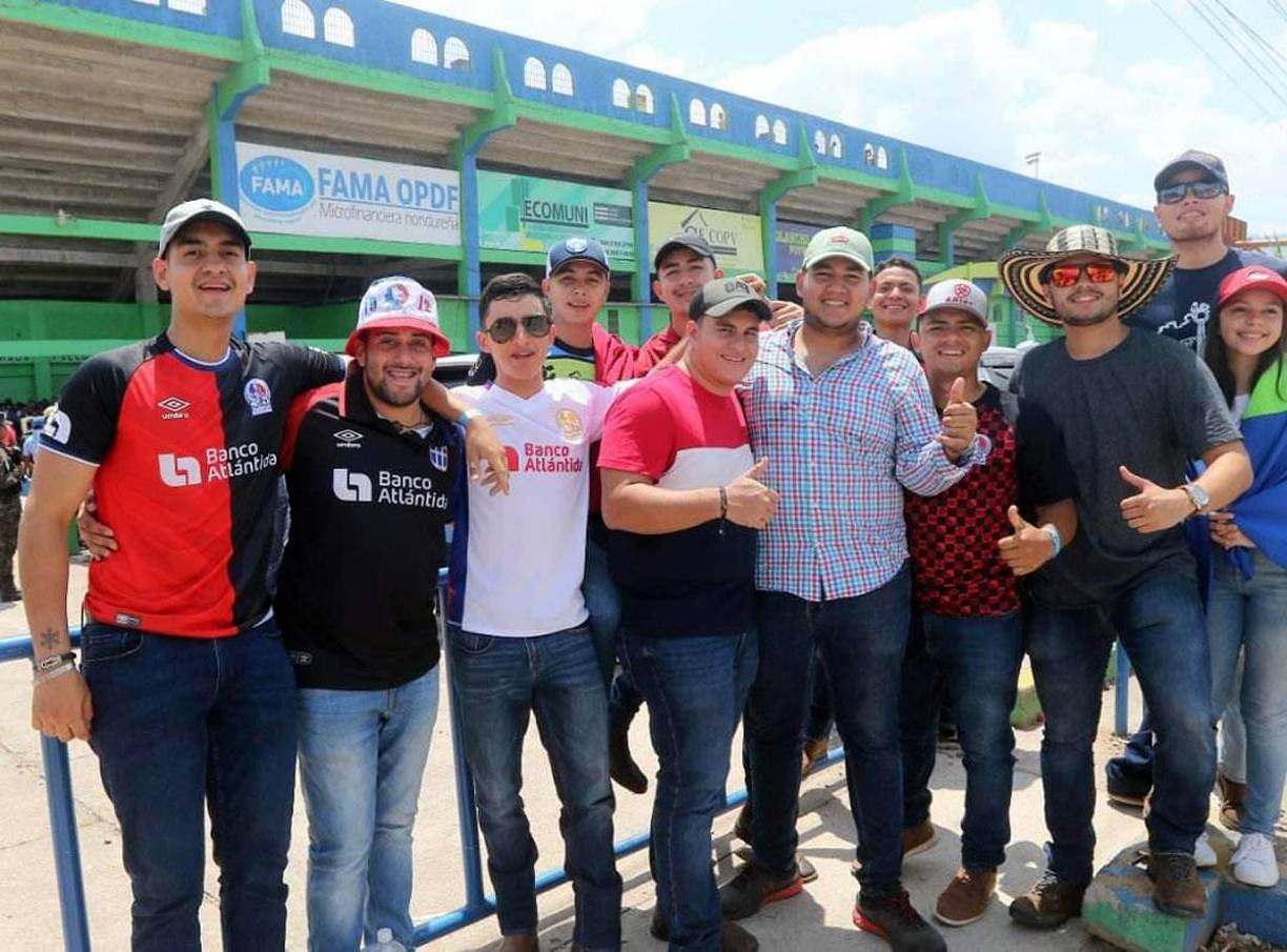 Un gran ambiente se vive en el estadio Juan Ramón Brevé Vargas de Juticalpa con la final de ida.