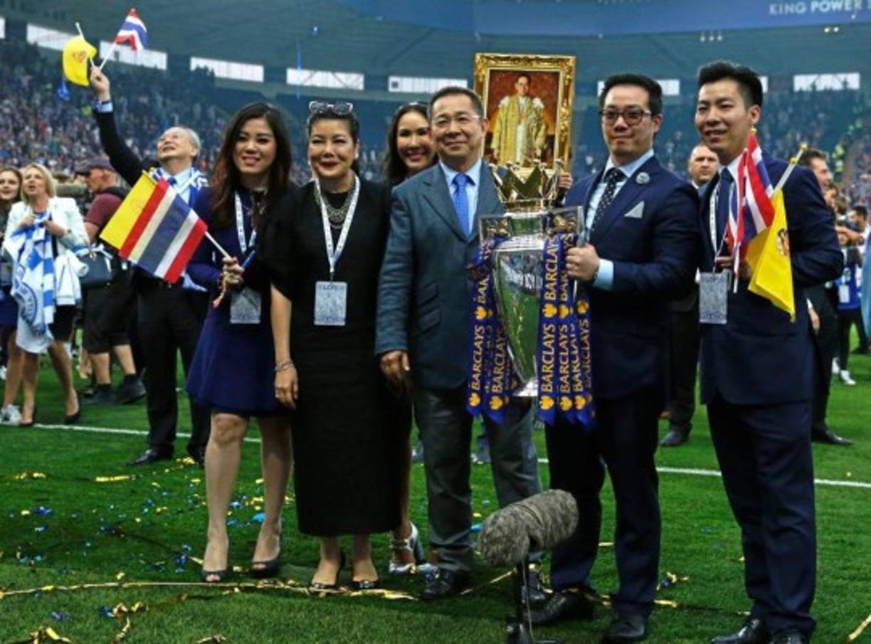Vichai Raksriaksorn Srivaddhanaprabha nació en una familia china tailandesa. Está casado con Aimon Srivaddhanaprabha y tienen cuatro hijos, los cuales son Voramas, Apichet, Arunroong y Aiyawatt.