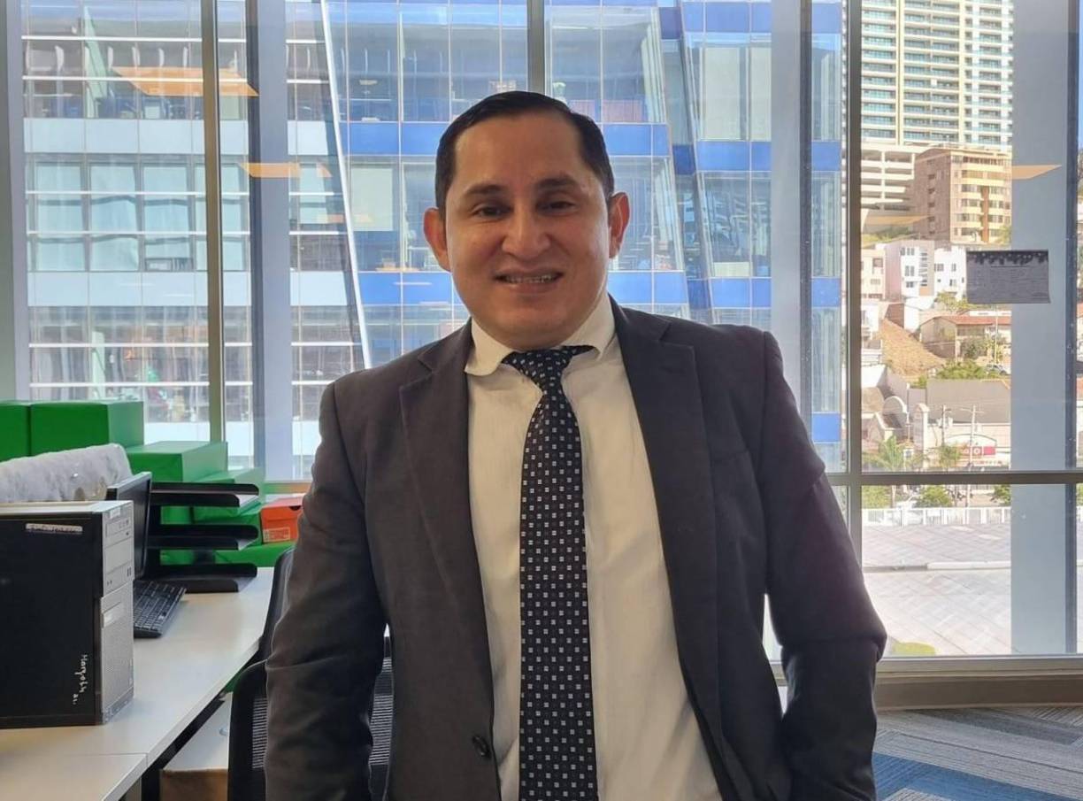 Tirso Ulloa, exsecretario general del Instituto de la Propiedad (IP), renunció el pasado martes 23 de mayo, luego de que se filtrara una conversación en la que pedía favores sexuales a mujeres a cambio de darles una plaza laboral. 