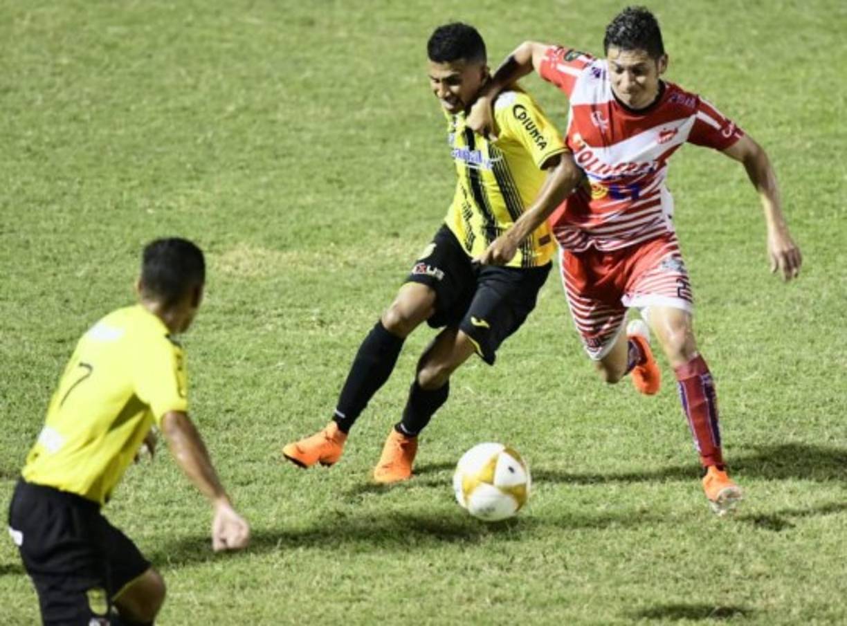 Jairo Puerto: El mediocampista se ha convertido en los últimos fichajes del Vida y el sábado debutó con los cocoteros ante Real España.