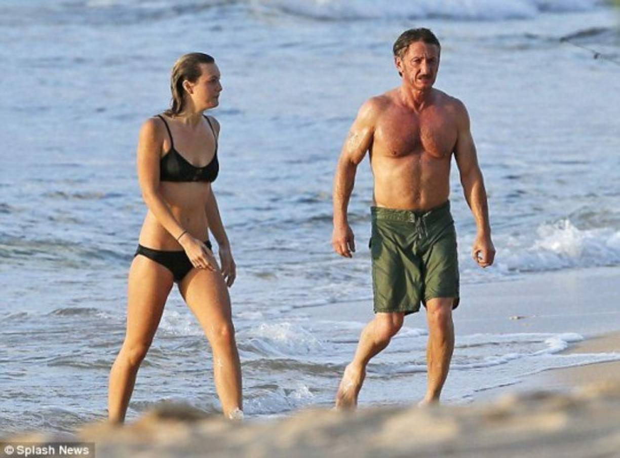 Sean Penn (56) le robó el corazón a la hija de su colega Vincent D’Onofrio, la jovencísima Leila George (24). La pareja se dejó ver muy entregada y feliz en Hawái.