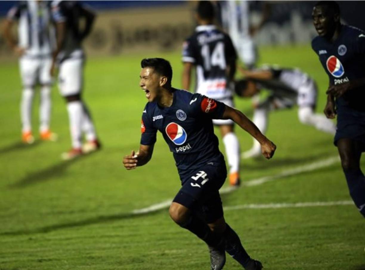 Kevin López corre a celebrar su gol que le terminó de dar la clasificación al Motagua a la final de la Liga Concacaf.