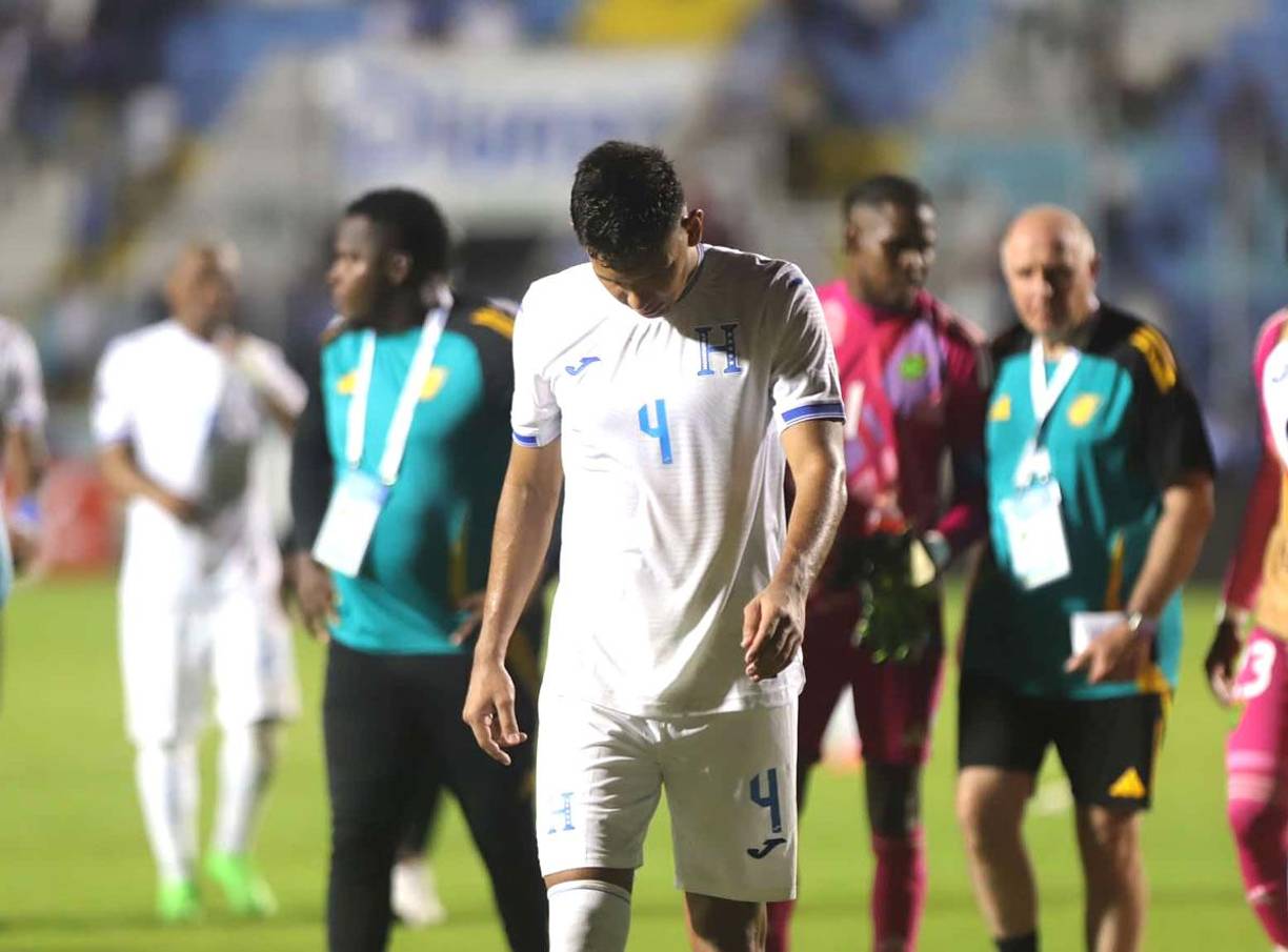 La tristeza de Luis Vega por la derrota de la Selección de Honduras contra Jamaica.