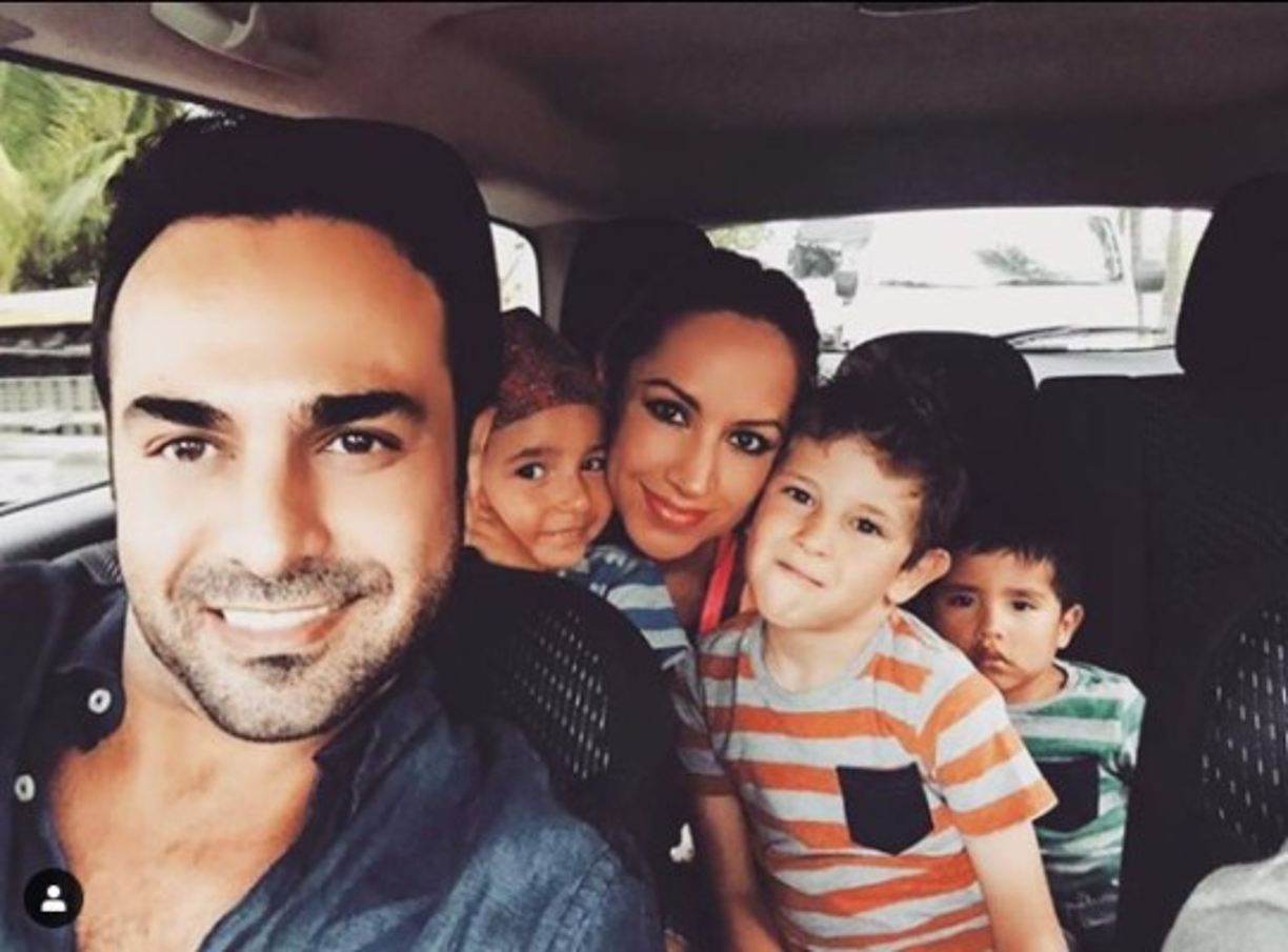 Según reveló una fuente cercana a la familia, desde noviembre del 2018, el comediante tomó la decisión de quitarle la patria potestad a esta mujer para proteger a sus pequeños y evitar que de un momento a otro ella quiera exigir derechos sobre los niños.
