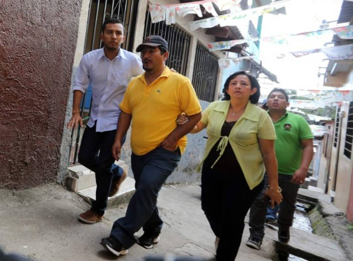 Los padres de Paola Paz están sumergidos en la tristeza. No saben nada del paradero de su hija de 18 años.