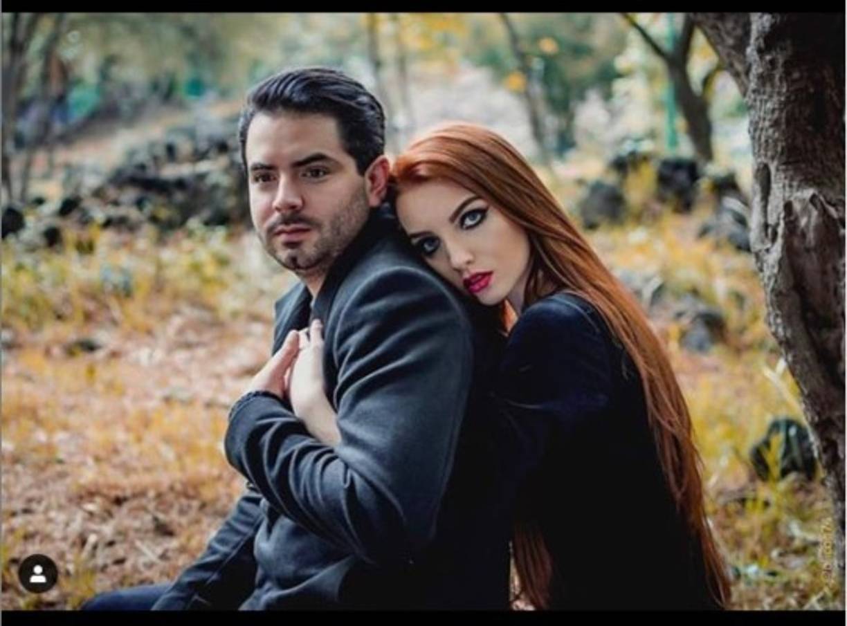 “A todos nuestros amigos. Quiero hacer de su conocimiento que Bárbara Escalante y yo hemos decidido terminar nuestra relación sentimental, más no significa que no sigamos conservando una gran amistad, pues Bárbara es una mujer en toda la extensión de la palabra…”, escribió en las primeras líneas de este comunicado con fecha del 2 de septiembre.